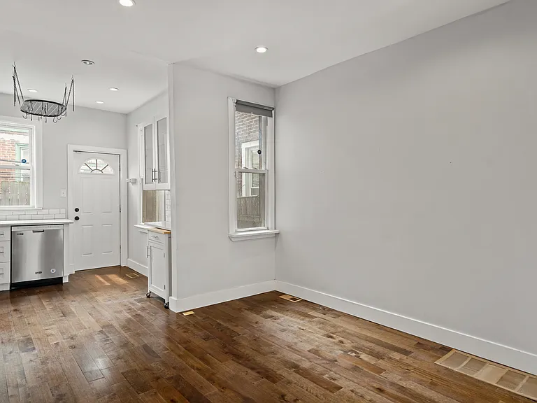 1457 N Corlies St — Photo 10