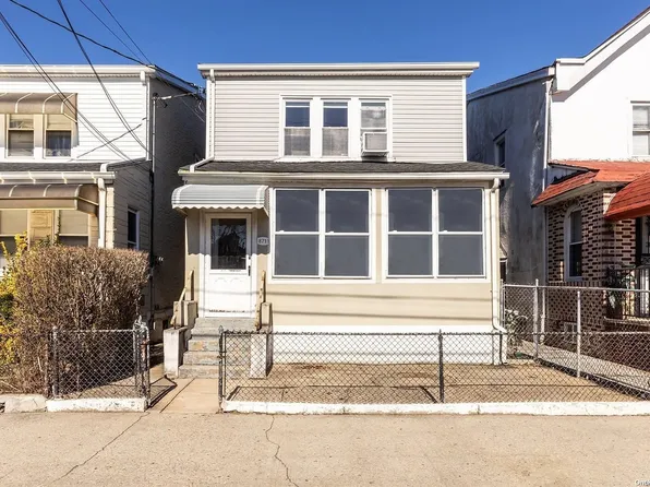8711 Avenue L, Brooklyn, NY 11236