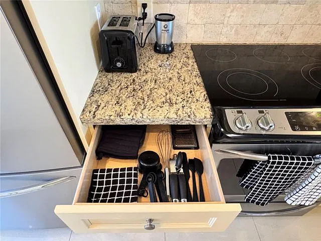 2 bed, 1.0 bath, $2,900 — Photo 3