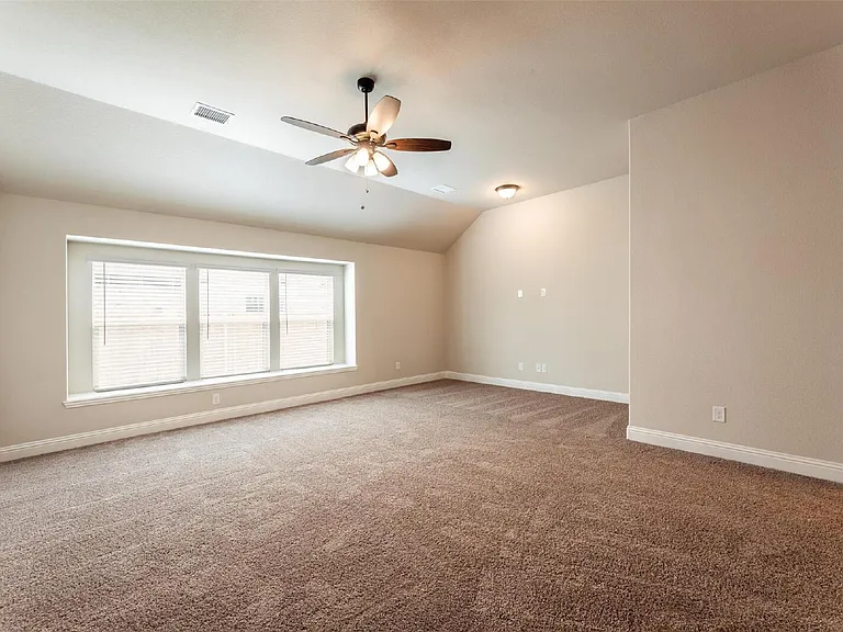 1304 Lancaster Dr — Photo 14