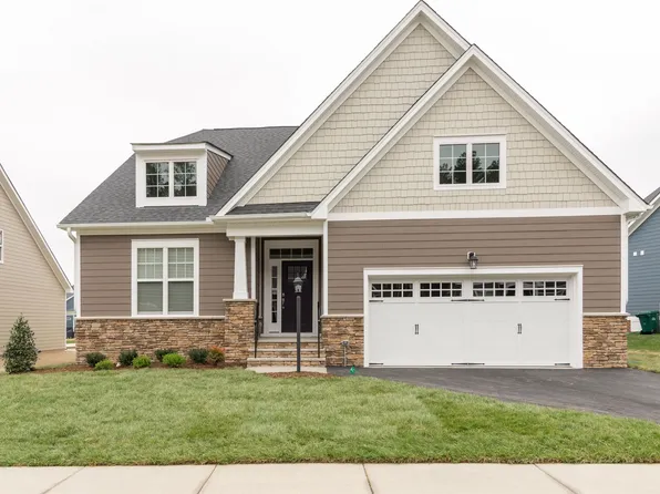 1165 Round Meadow Dr, Christiansburg, VA 24073