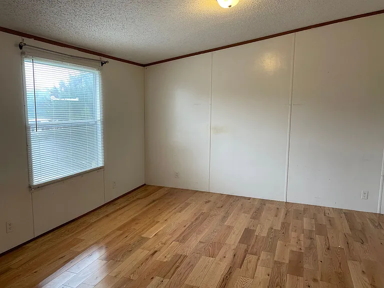 102 Shelby St — Photo 4