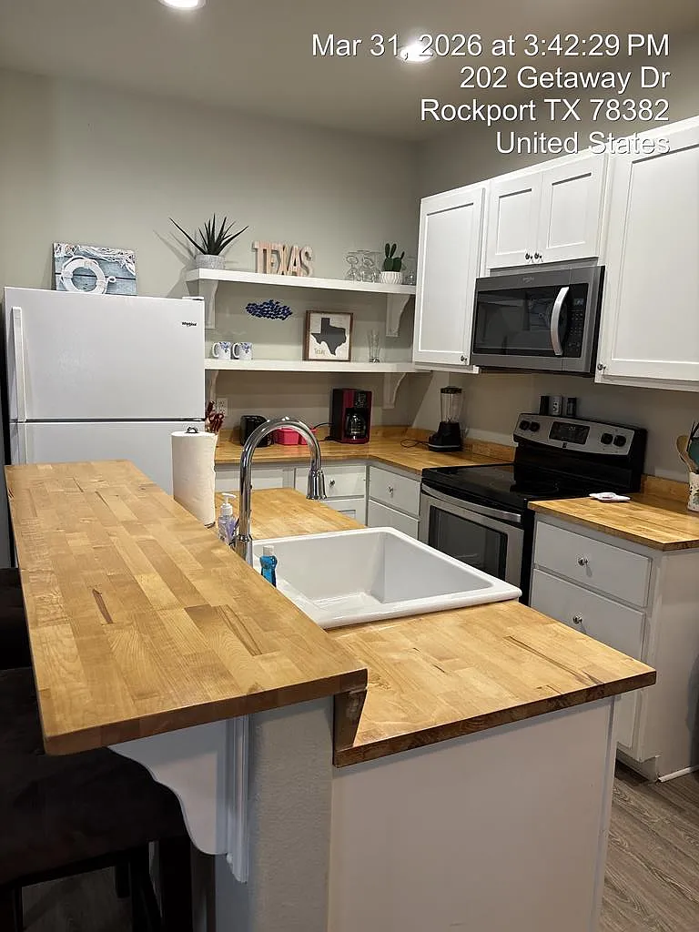 3 bed, 2.0 bath, 1248 sqft, $2,200 — Photo 4