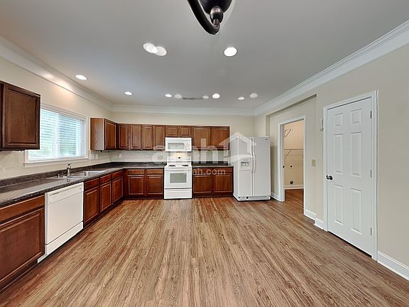 3rd image of 419 Annaberg Ln