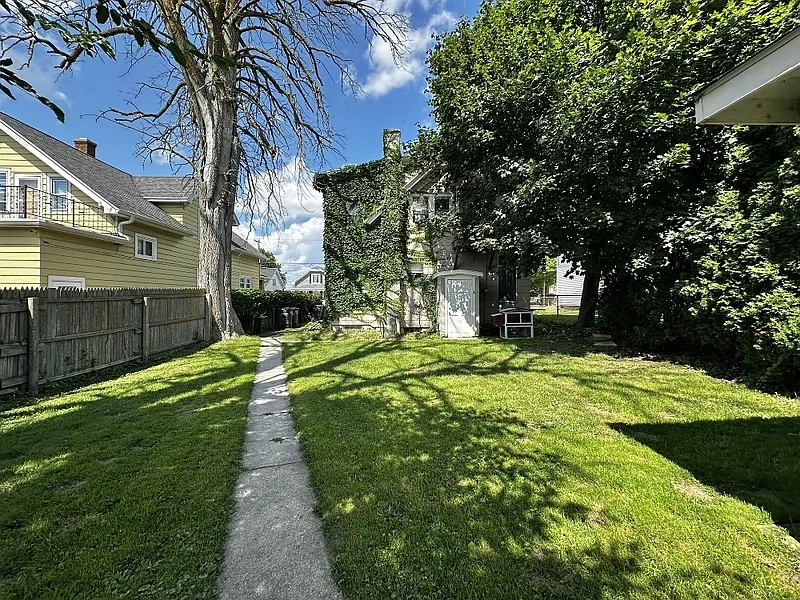 2 bed, 1.0 bath, $799 — Photo 2