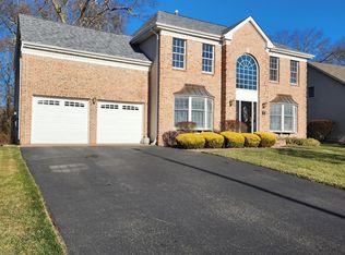 42 Vardon Way, Farmingdale, NJ 07727