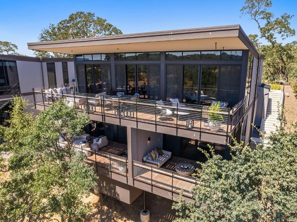 160 Woodlands Dr SE - 4bd/5ba, 3,132 sqft - in Healdsburg, CA