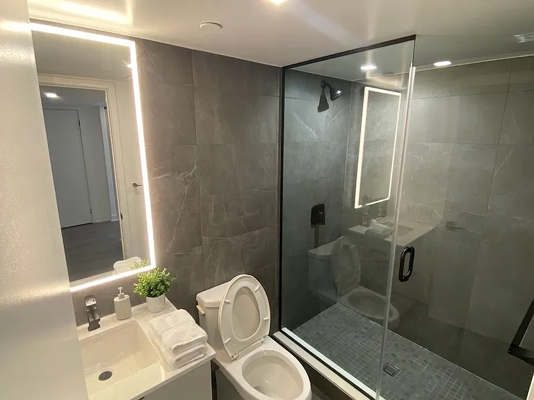 609 Sherbourne St #701 — Photo 4