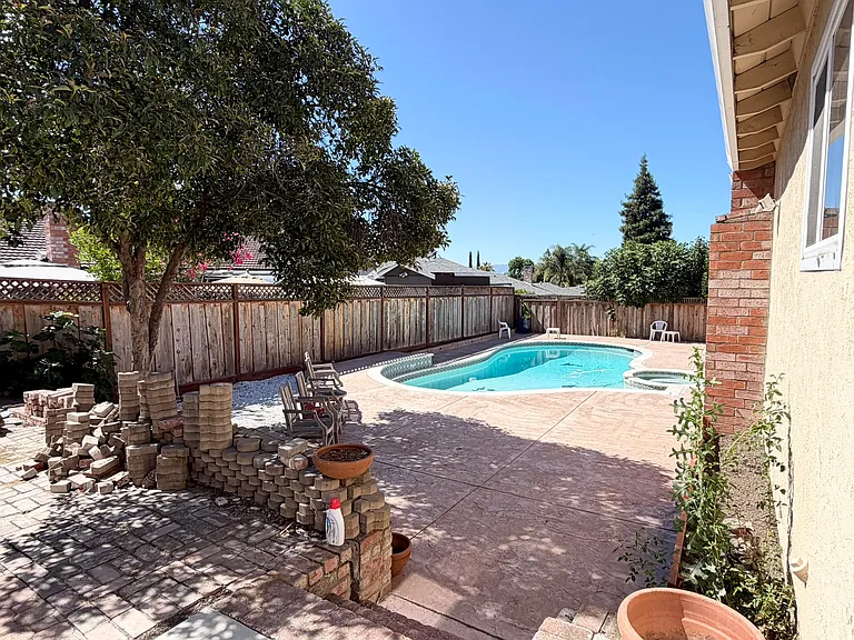 3695 Sanford St — Photo 36