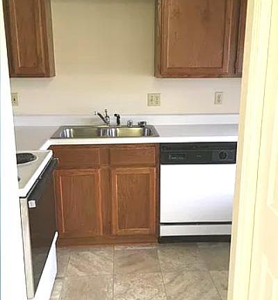 4th image of 406 S Sherwood Dr APT 3