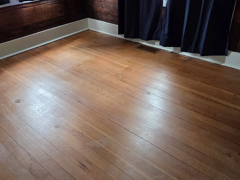 203 E Market Ave — Photo 8