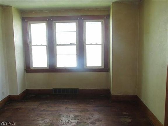 5th image of 415 N Hazelwood Ave