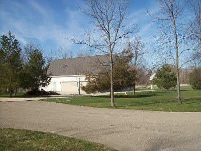 Outbuilding/8+- car grg