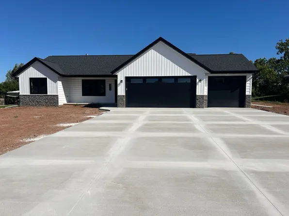 4342 Lakeland Dr, Oshkosh, WI 54904