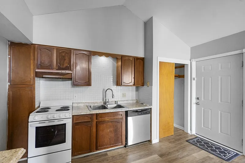 2 bed, 1.0 bath, 800 sqft, $1,450 — Photo 2