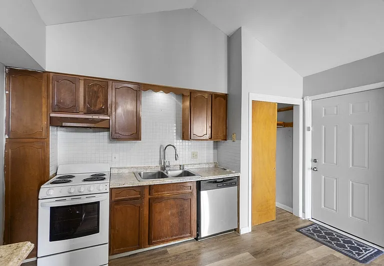 101 Waldorf Pkwy #14 — Photo 2