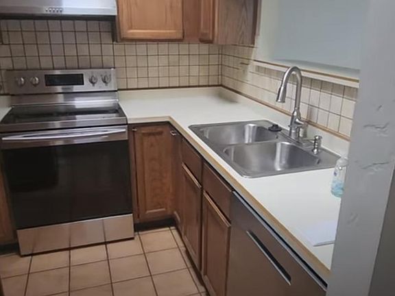 5th image of 6313 N Willowbrook Dr