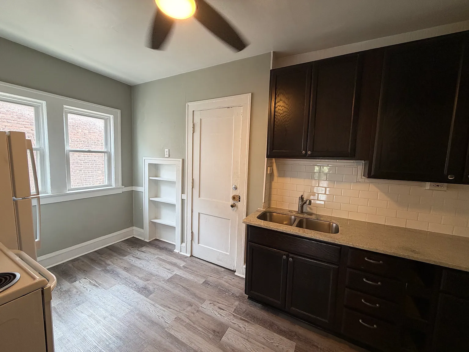 2 bed, 1200 sqft, $1,400 — Photo 3