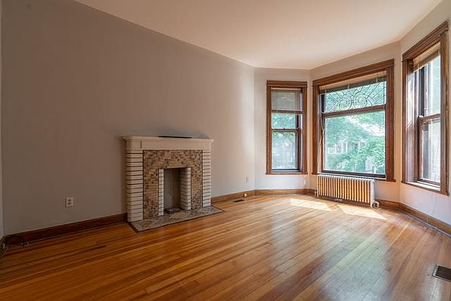 1st image of 712 W Aldine Ave #1