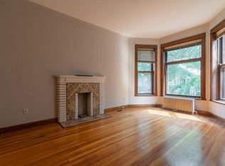 712 W Aldine Ave #1, Chicago, IL 60657