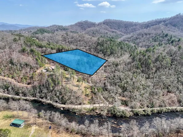 8.43 River Cove Ln, Hayesville, NC 28904