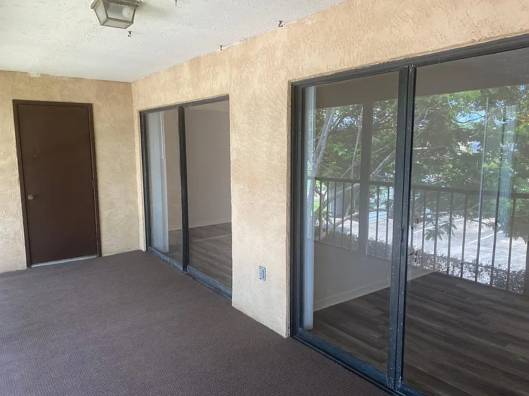 317 La Paloma Ln — Photo 2