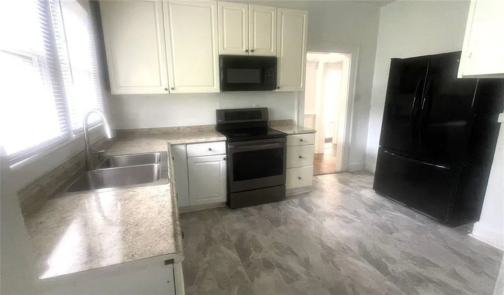 3 bed, 2.0 bath, $1,900 — Photo 3