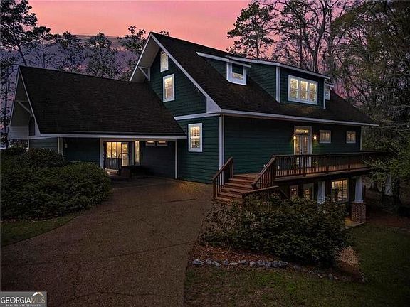 4th image of 12 Rosalyn Rd