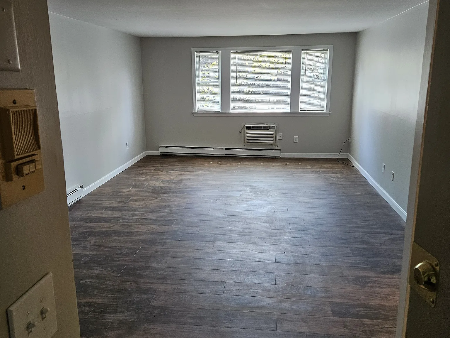 1 bed, 705 sqft, $1,950 — Photo 2
