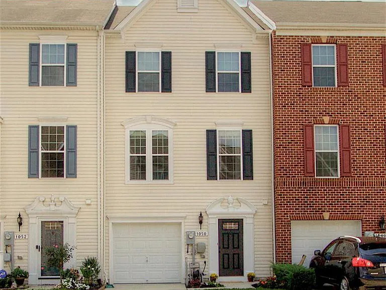 1050 Wisdom Ct — Photo 1