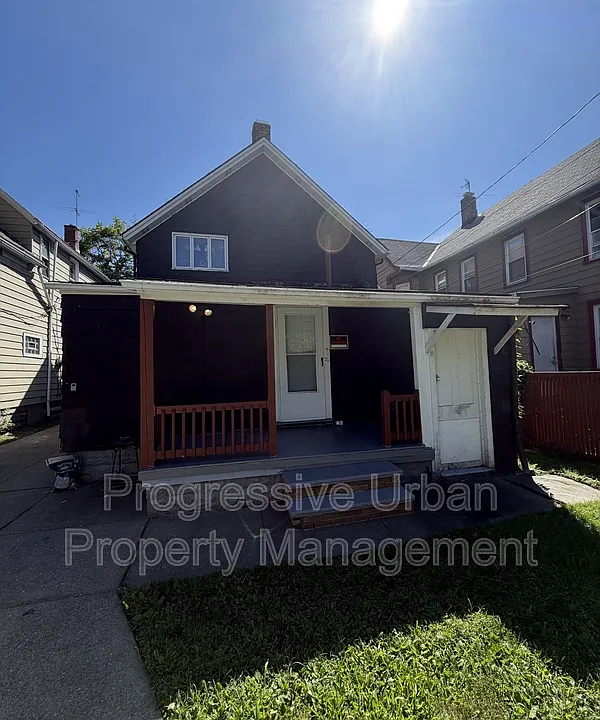 7204 Lawn Ave