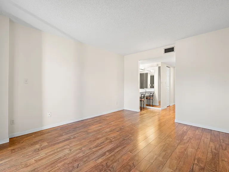 2700 Cove Cay Dr #3F — Photo 15
