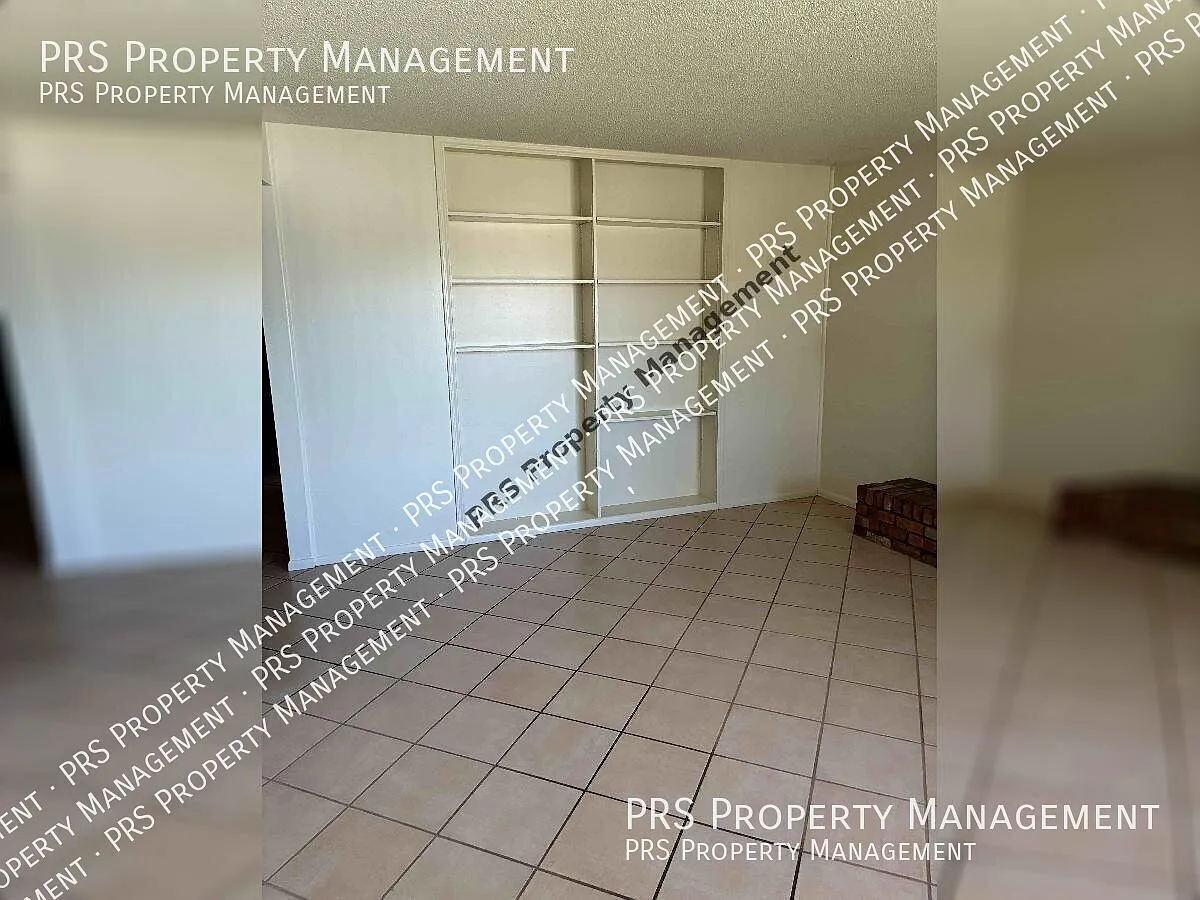 Three bedroom in Peterson Park! — Photo 3
