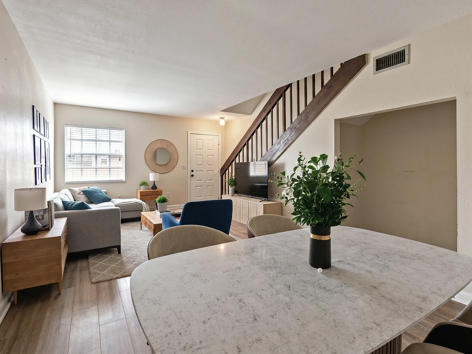 2 bed, 1.5 bath, 1020 sqft, $1,900 — Photo 3