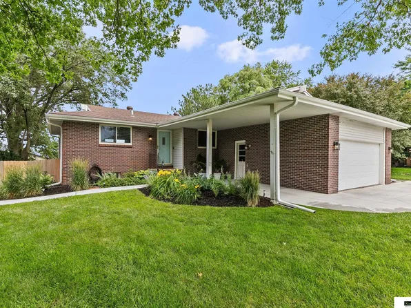 1010 Smoky Hill Rd, Lincoln, NE 68520