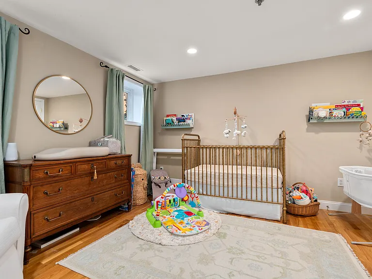15 Henley St #A — Photo 11