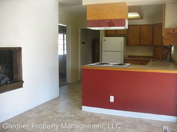 5th image of 300 Crescent Dr
