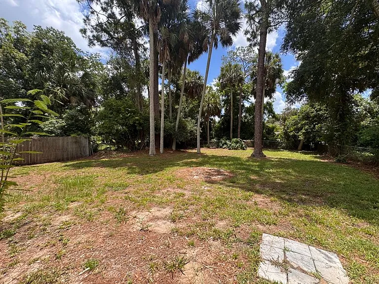 535 Olive St — Photo 15