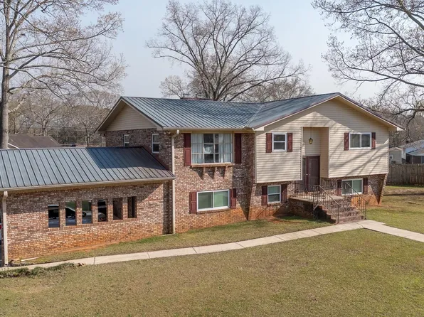 1907 Robinhood Dr, Oxford, AL 36203