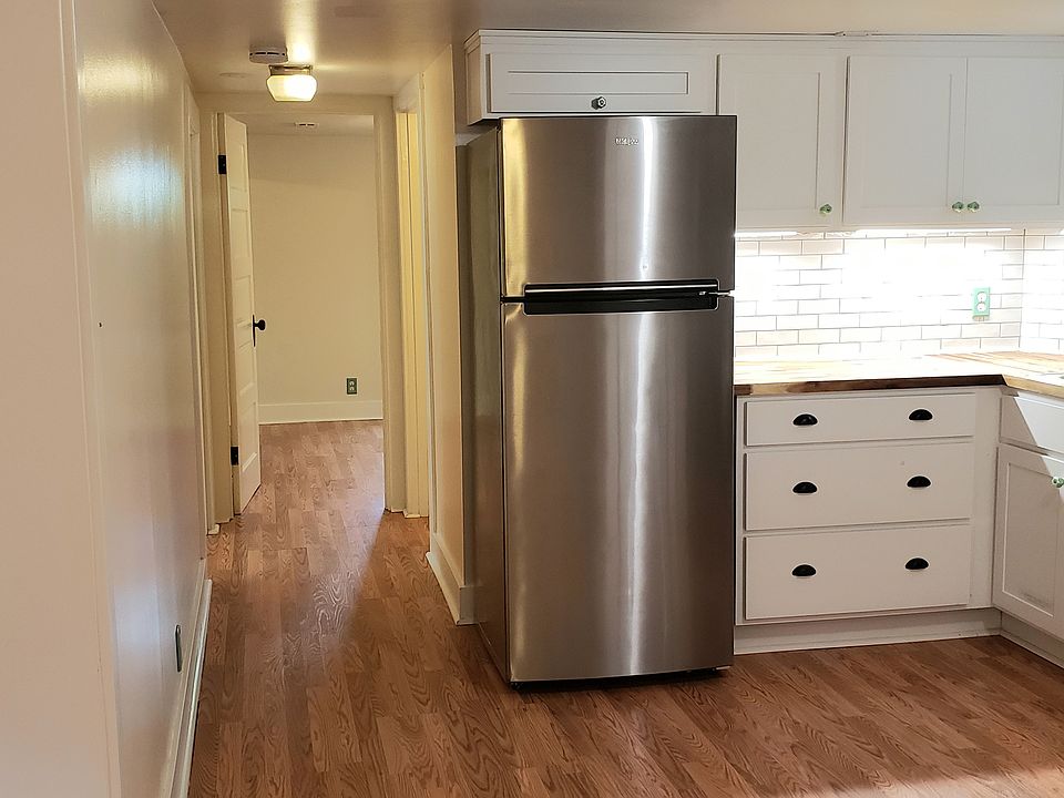 New kitchen. New appliances, full-size refridgerator.