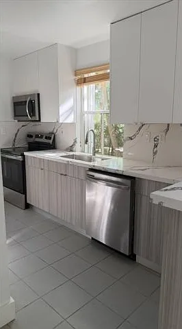 3 bed, 3.0 bath, 1550 sqft, $6,500 — Photo 3