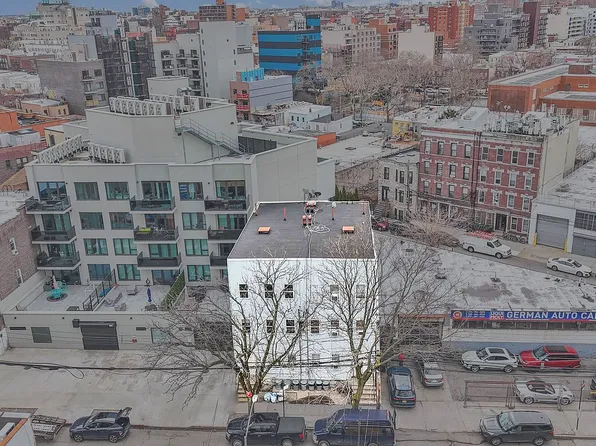 1424 Astoria Blvd, Astoria, NY 11102