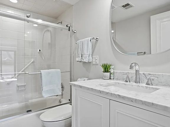 5th image of 220 N Dithridge St APT 507
