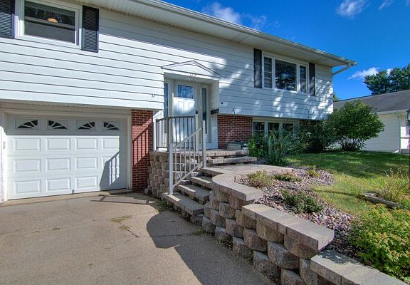2nd image of 2220 Lynn Avenue