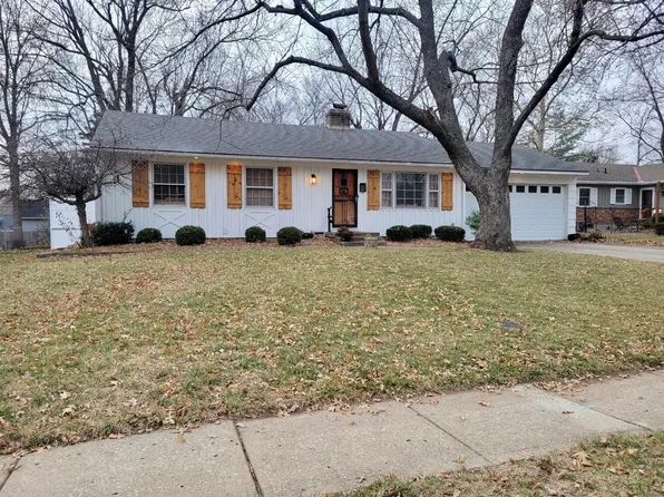 8424 Tomahawk Rd, Overland Park, KS 66207