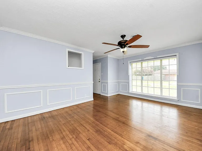 2513 Leslie St — Photo 22