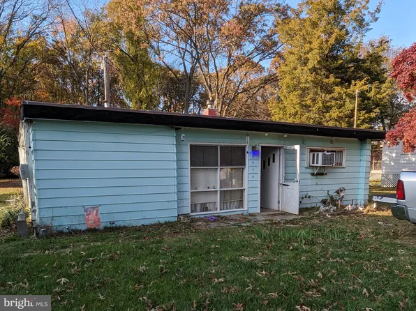 8183 Forest Glen Dr, Pasadena, MD 21122