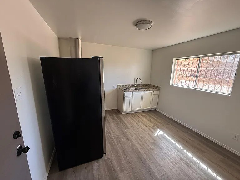 221 Orndorff Dr — Photo 2