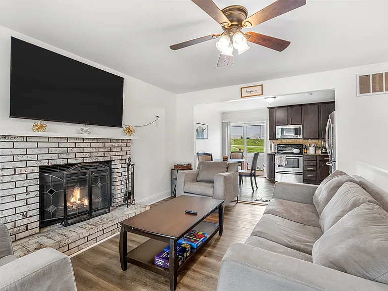 803 Matthews Dr — Photo 6