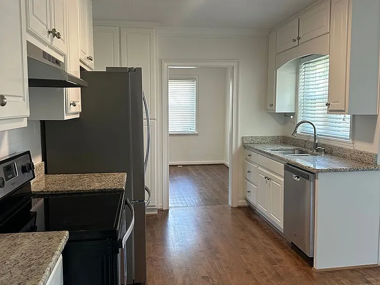 1015 Lanier Ave — Photo 6